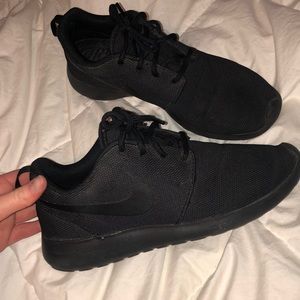Nike Roshe One All Black